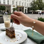 Arany színű nemesacél állítható karkötő gyöngyház lóhere
