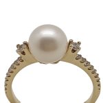 Gold ring with white freshwater pearl