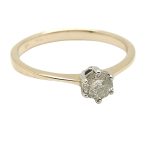 Unique diamond ring in yellow gold with a modern brilliant cut