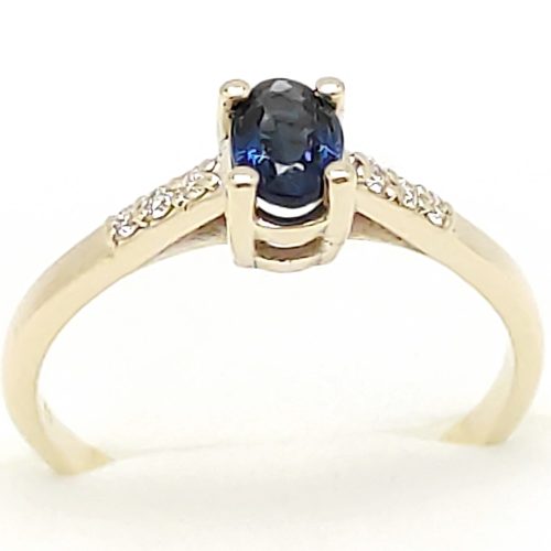 Gold ring with sapphire and brilliant-cut stones