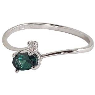   Unique toi et moi diamond ring with a 0.600-carat sapphire stone in white gold