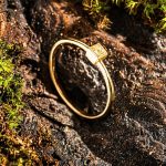 Unique princess diamond ring in yellow gold with a 0.225 ct brilliant-cut diamond