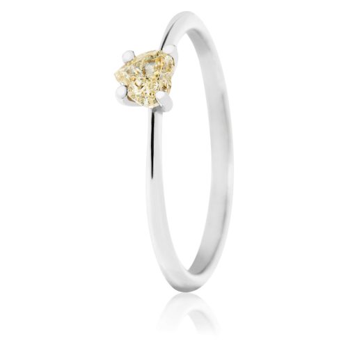 Unique diamond heart ring in white gold with a 0.3 carat brilliant-cut diamond