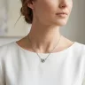 Gyémánt köves virág medál nyaklánccal fehér arany