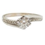 Twisted engagement ring in white gold with zirconia stones