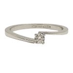 Special engagement ring in white gold with zirconia stone