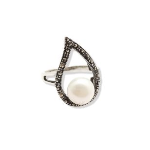 Silver ring with marcasite and white pearls