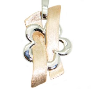 Silver flower pendant with gold-plated ribbon