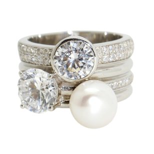 Silver ring with white pearl and zirconia