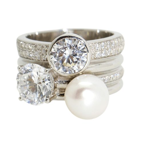 Silver ring with white pearl and zirconia