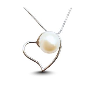 Silver heart pendant with a pearl
