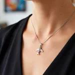 Ezüst repülő medál cirkónia kövekkel