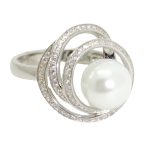 Silver ring with zirconia and cultured white pearl