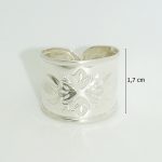 Silver band ring / Wide band with flower pattern, smaller size