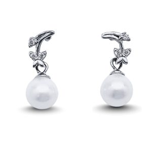 Silver pearl drop / dangle earrings