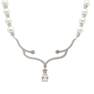 Silver necklace with pearls and zirconia