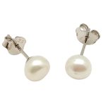 Silver earrings with pearls