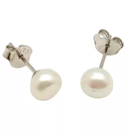Silver earrings with pearls