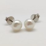Silver earrings with pearls