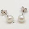 Silver earrings with pearls
