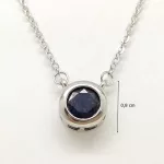 Ezüst collier nyakék zafír kővel button foglalatban