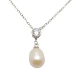 Silver Y-chain with teardrop-shaped pearl