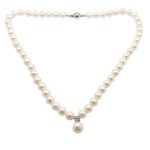 Freshwater pearl necklace with pendant