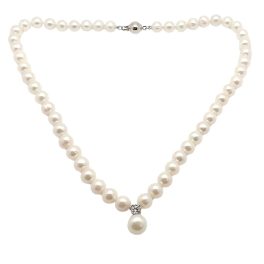 Freshwater pearl necklace with pendant