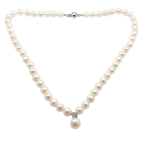 Freshwater pearl necklace with pendant