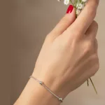 Ezüst vésett gömbös karkötő
