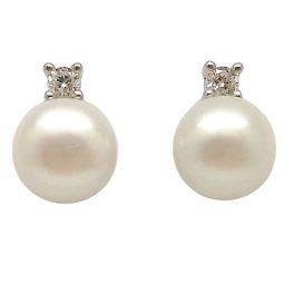 Silver earrings with freshwater pearls