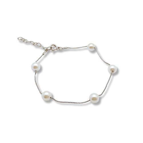 Silver bracelet with pearls