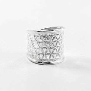    Silver band ring / Wide band with small flowers, larger size
