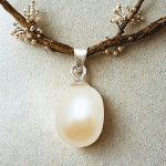 Freshwater elongated pearl silver pendant