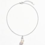 Silver chain with pearl pendant