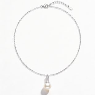 Silver chain with pearl pendant