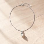 Silver chain with pearl pendant