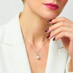 Silver chain with pearl pendant