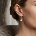 Ezüst karika fülbevaló elegáns gyöngy függővel