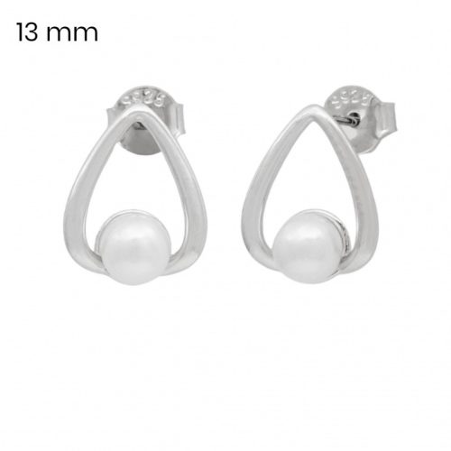 Silver pearl earrings in teardrop shape