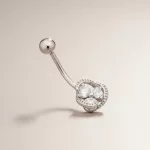 Ezüst köldök piercing virág mintával