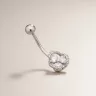 Ezüst köldök piercing virág mintával