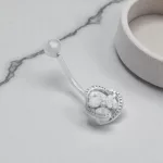 Ezüst köldök piercing virág mintával