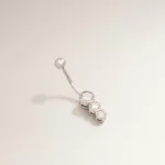 Ezüst köldök piercing 3 cirkónia kővel