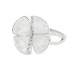 Silver ring with mother-of-pearl flower