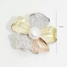 Gold-plated silver brooch with white freshwater pearl