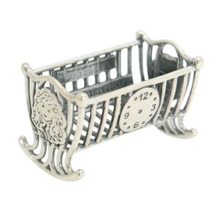 Baby gift: Silver cradle with engravable surface