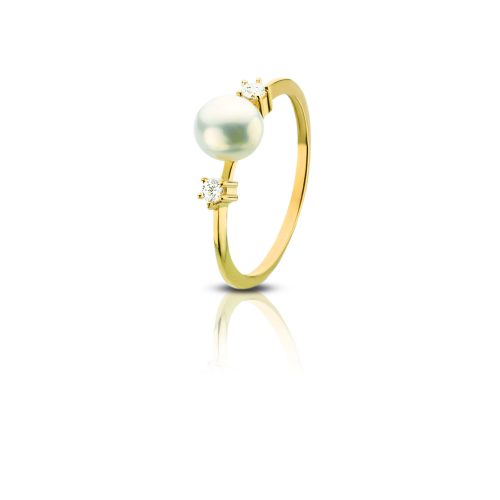 Freshwater pearl gold ring with two zirconia stones