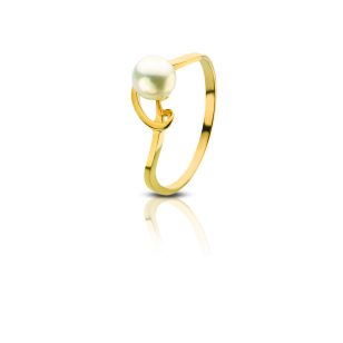 Gold ring with freshwater pearl symbolizing love